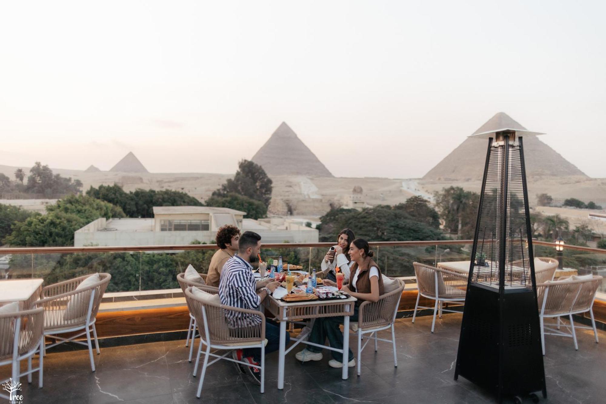 Shadow Pyramids Suites And Jacuzzi Kafret el-Gabal Eksteriør billede