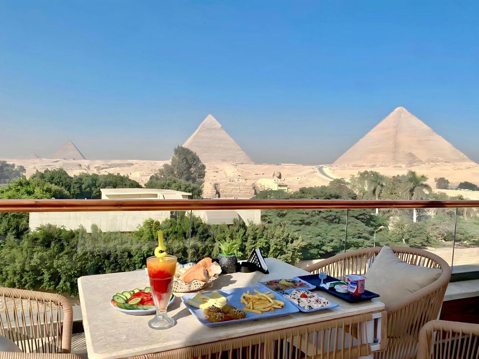 Shadow Pyramids Suites And Jacuzzi Kafret el-Gabal Eksteriør billede